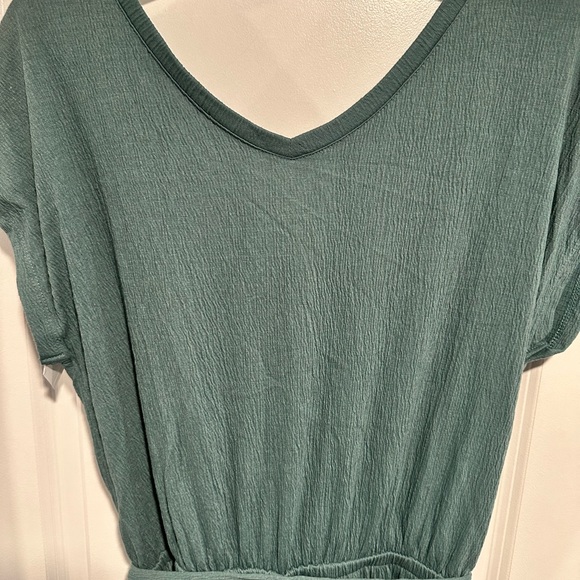 Cuddl Duds, Crinkle Jersey V -Neck Jumpsuit with Tie Front detail. - Picture 8 of 10